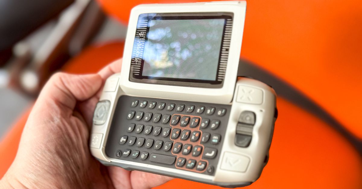 The T-Mobile Sidekick’s Jump button made mobile multitasking easy